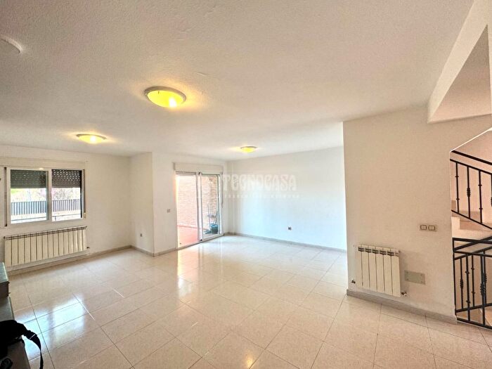 Casas en venta y pisos alquiler - 1