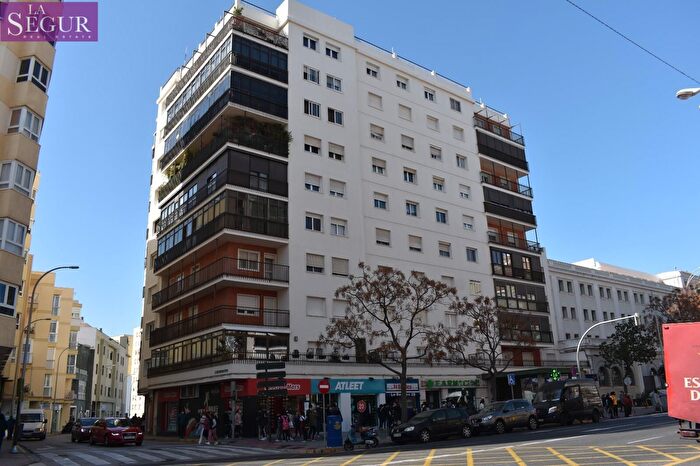 Piso en venta en Asdrúbal Bahía Blanca, Cádiz Capital de 4 habitaciones