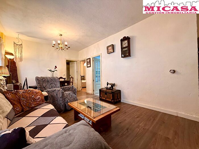 Casas en venta y pisos alquiler - 3