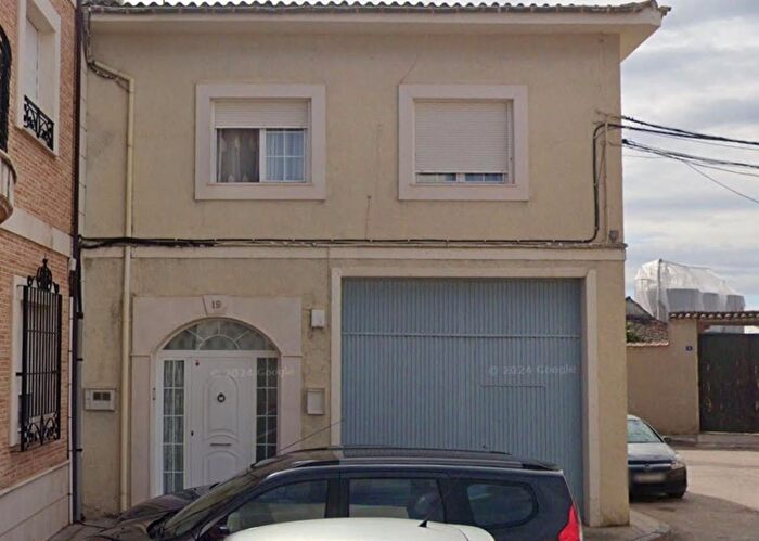 Casas en venta y pisos alquiler - 3