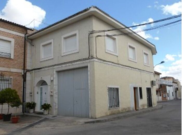 Casas en venta y pisos alquiler - 1