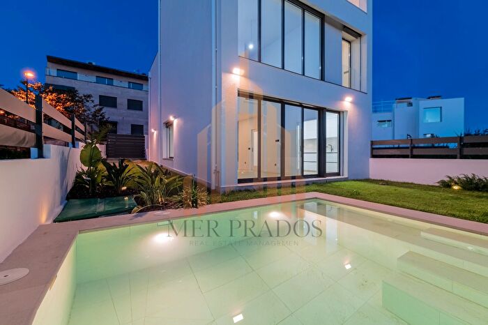 Casa en venta en Navia, Vigo de 4 habitaciones