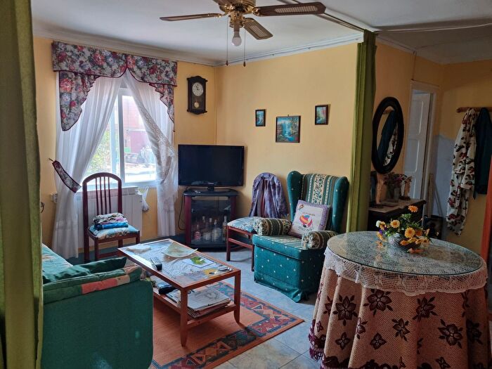Casas en venta y pisos alquiler - 1