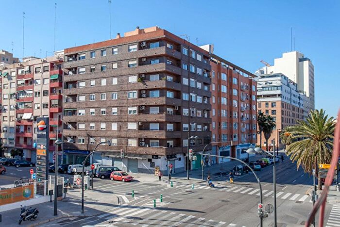 Casas en venta y pisos alquiler - 3