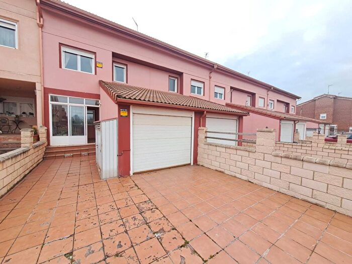 Casas en venta y pisos alquiler - 1