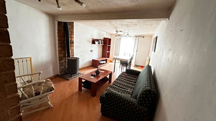 Casas en venta y pisos alquiler - 1