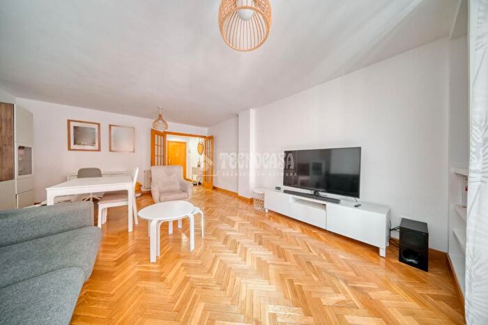 Casas en venta y pisos alquiler - 3