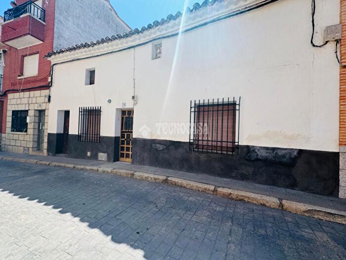 Casa en venta en Almorox, Toledo de 4 habitaciones