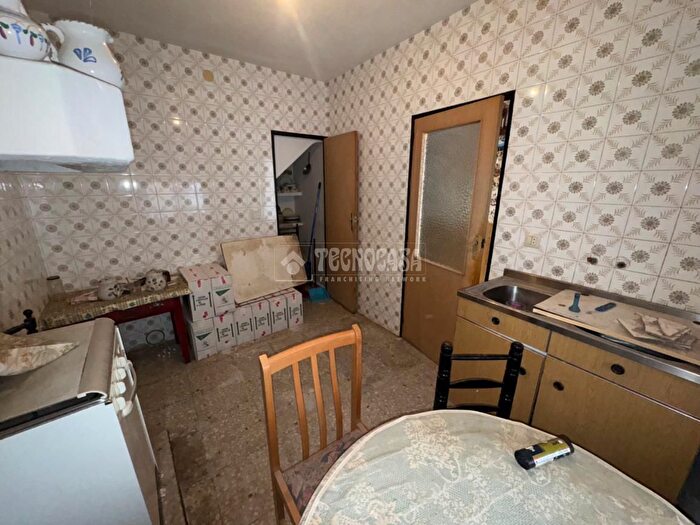 Casas en venta y pisos alquiler - 3