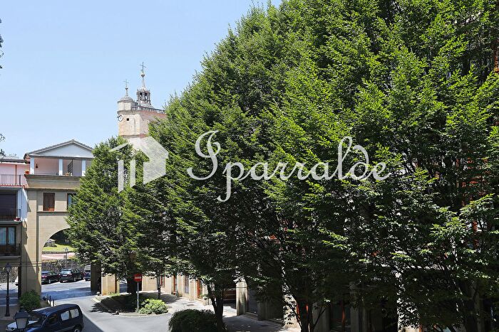 Casas en venta y pisos alquiler - 1