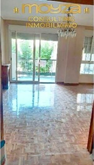 Piso en venta en Hospital, Jaén Capital de 4 habitaciones