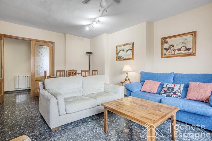 Casas en venta y pisos alquiler - 1
