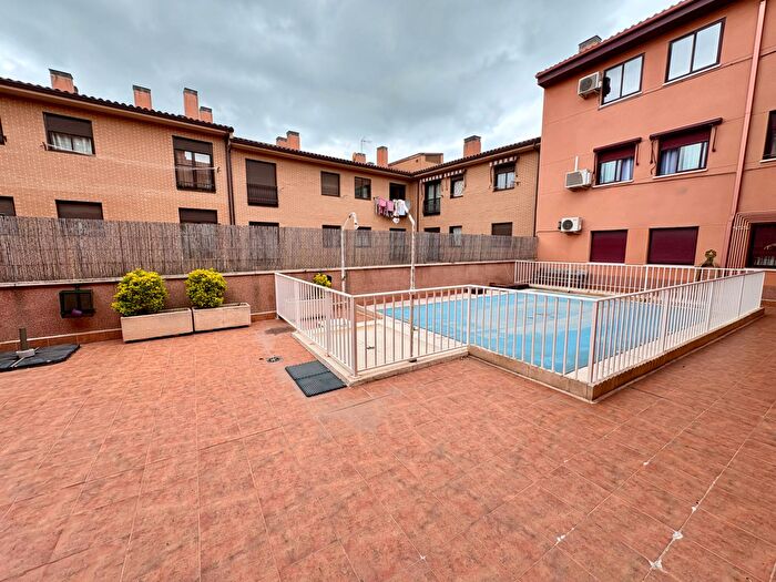 Casas en venta y pisos alquiler - 1