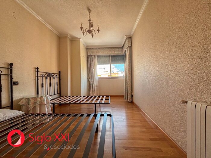 Casas en venta y pisos alquiler - 2