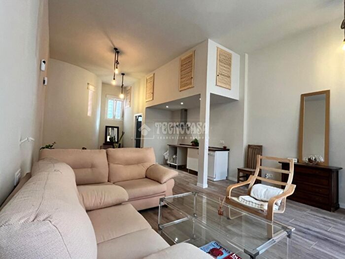 Casas en venta y pisos alquiler - 1