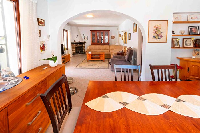 Casas en venta y pisos alquiler - 3