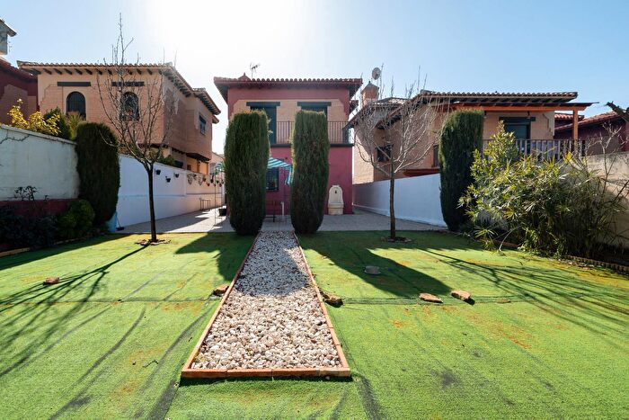 Casas en venta y pisos alquiler - 1