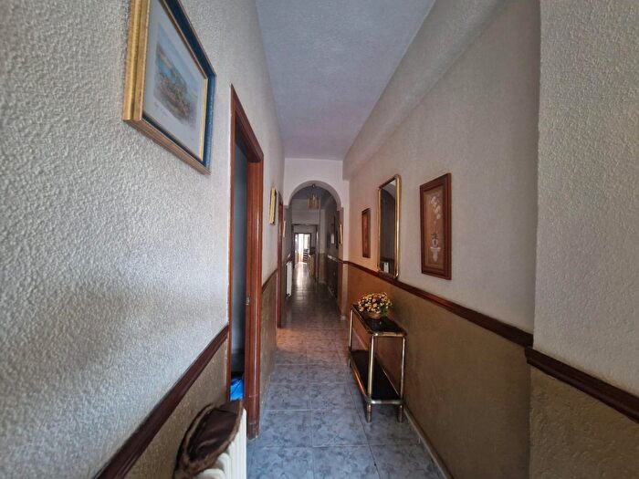 Casas en venta y pisos alquiler - 2