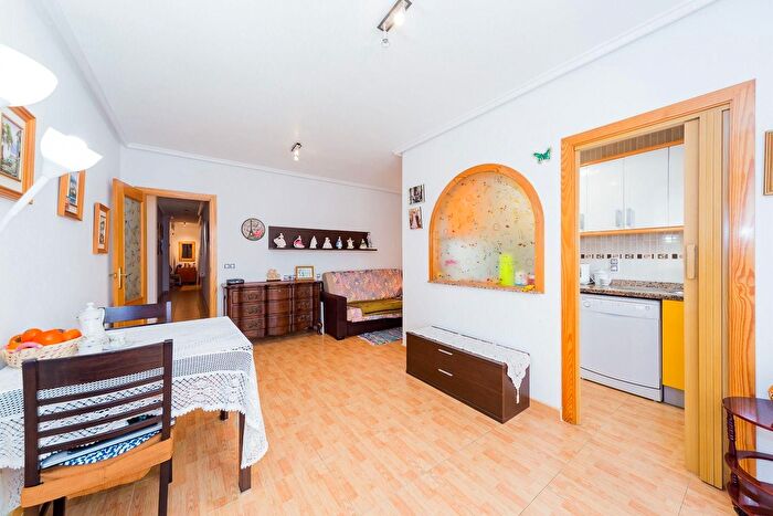 Casas en venta y pisos alquiler - 1