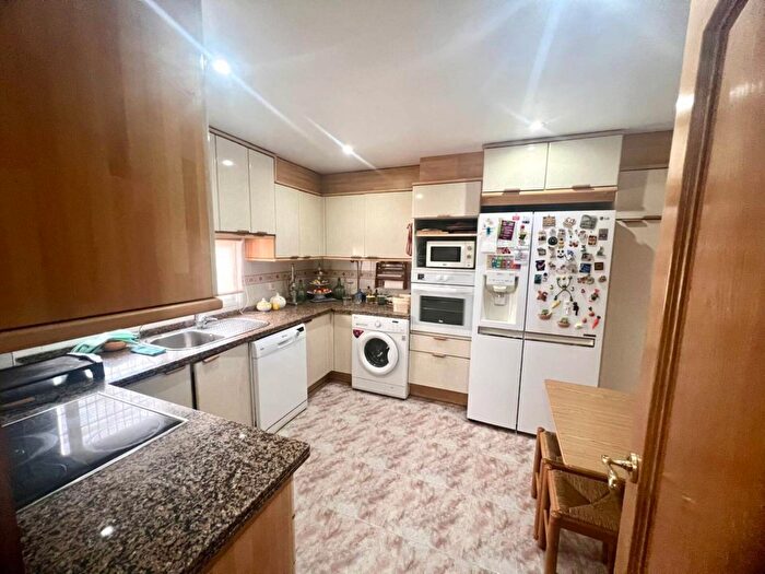 Casas en venta y pisos alquiler - 2