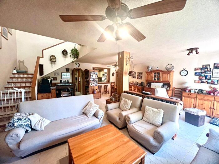 Casas en venta y pisos alquiler - 1