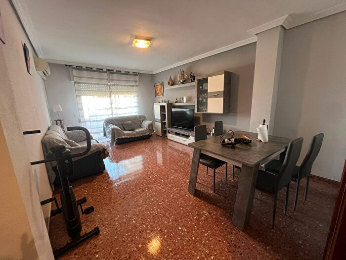 Casas en venta y pisos alquiler - 1