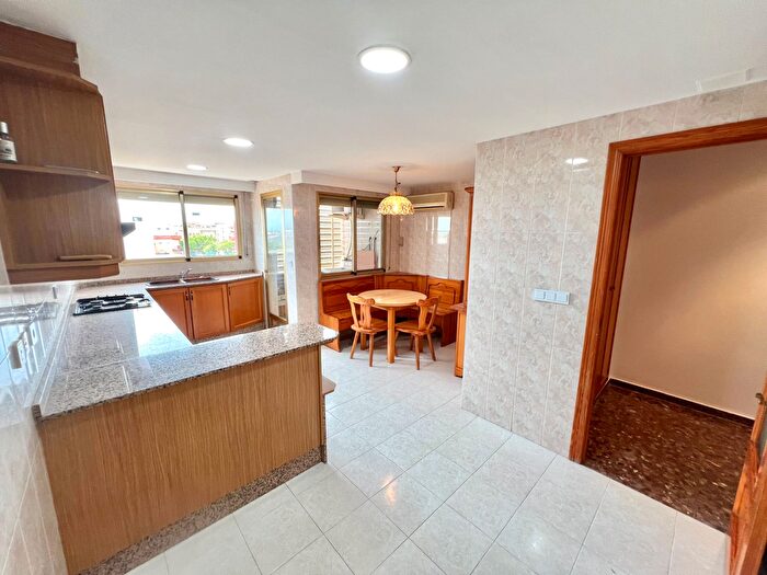 Casas en venta y pisos alquiler - 3