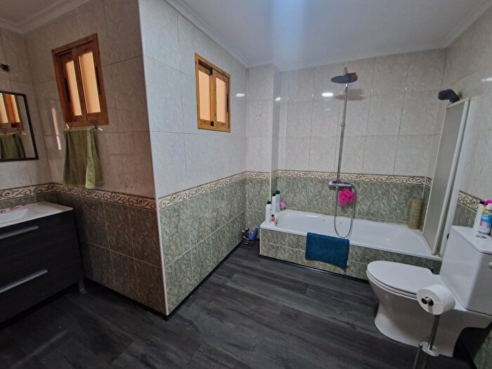 Casas en venta y pisos alquiler - 3