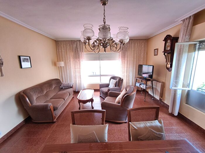 Casas en venta y pisos alquiler - 3