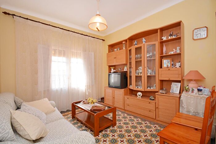 Casas en venta y pisos alquiler - 1