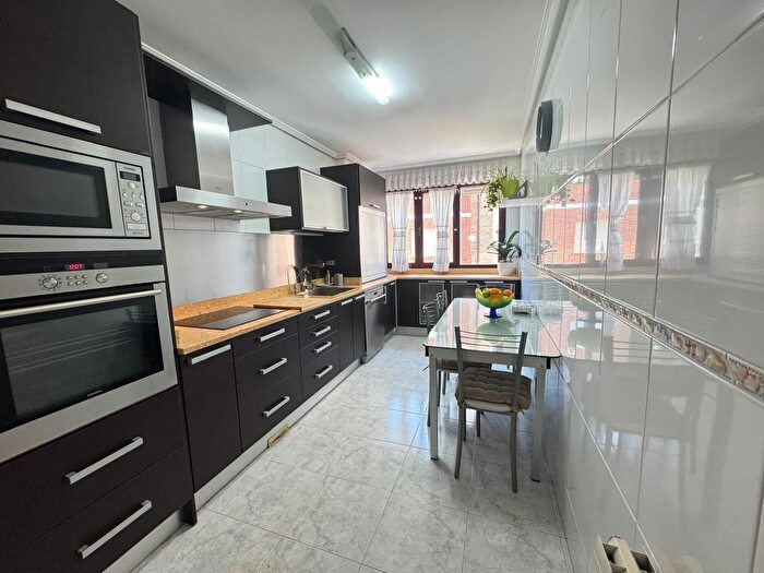 Casas en venta y pisos alquiler - 1