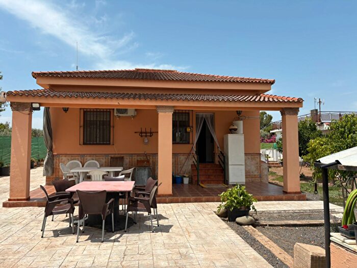 Casa en venta en Carmona, Sevilla de 3 habitaciones