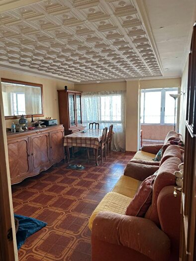 Casas en venta y pisos alquiler - 3