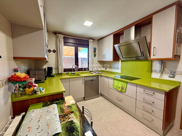 Casas en venta y pisos alquiler - 3