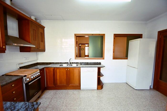 Casas en venta y pisos alquiler - 3