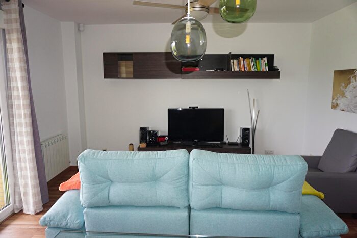 Casas en venta y pisos alquiler - 3