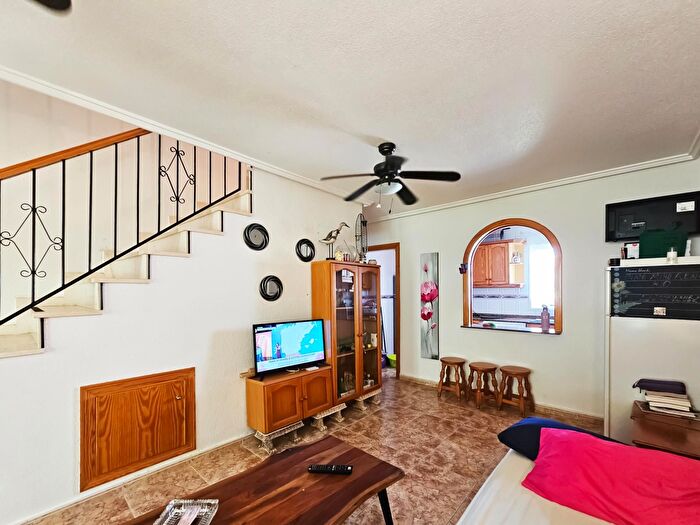 Casas en venta y pisos alquiler - 3