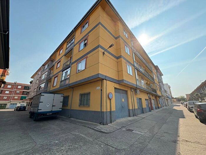 Casas en venta y pisos alquiler - 1