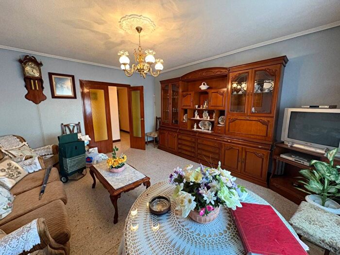 Casas en venta y pisos alquiler - 3