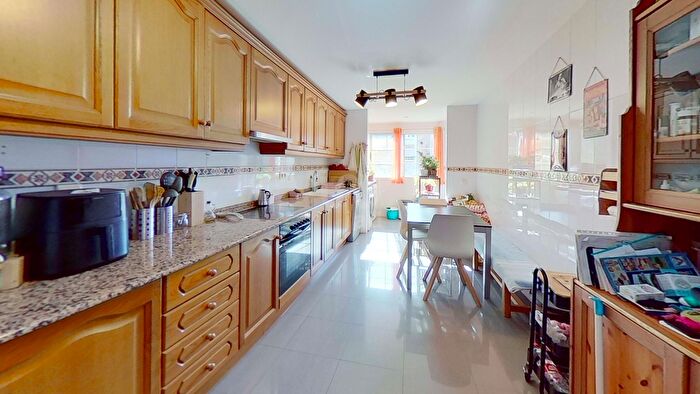Casas en venta y pisos alquiler - 3