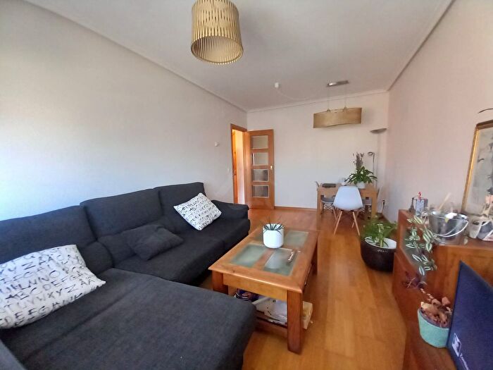 Casas en venta y pisos alquiler - 2