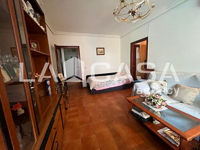 Casas en venta y pisos alquiler - 1