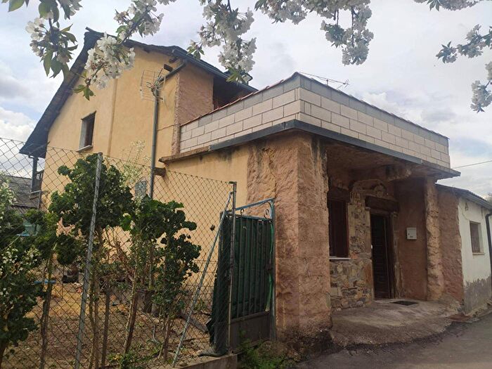 Casa en venta en Castilla y León, León de 4 habitaciones