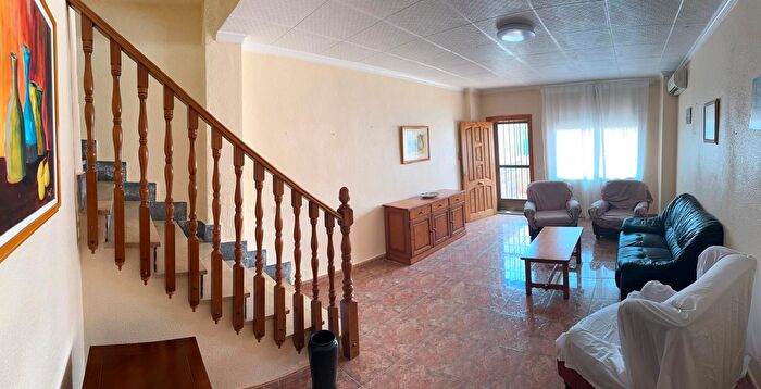 Casas en venta y pisos alquiler - 3