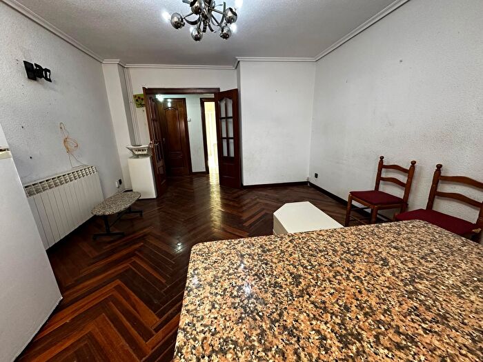 Casas en venta y pisos alquiler - 3