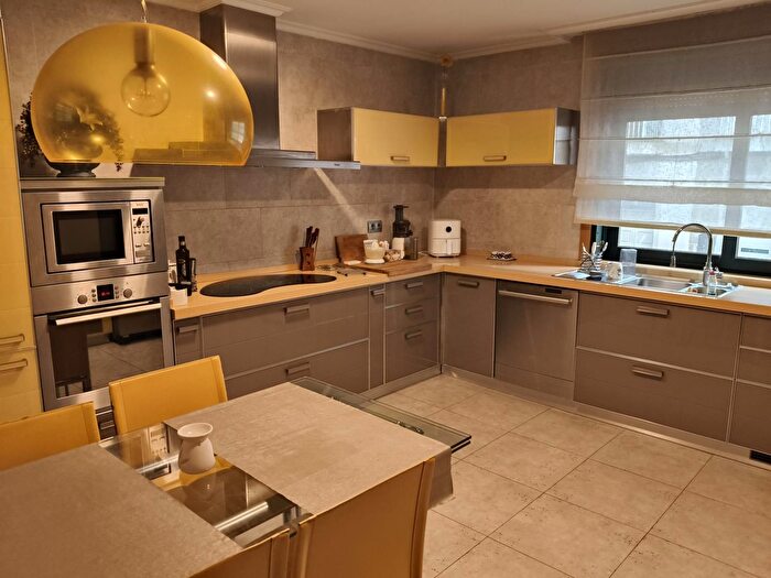 Casas en venta y pisos alquiler - 1