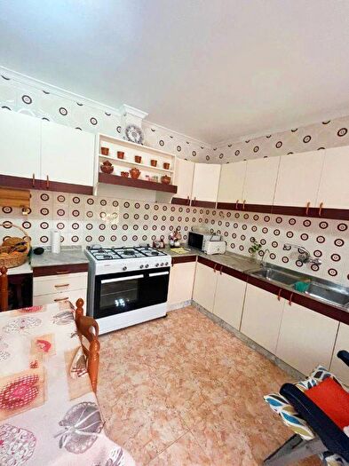 Casas en venta y pisos alquiler - 3