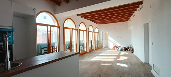 Casas en venta y pisos alquiler - 1