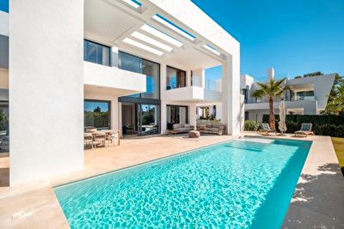 Casa en venta en Estepona Pueblo, Centro de 6 habitaciones
