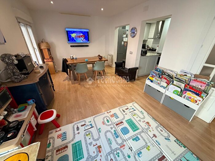Casas en venta y pisos alquiler - 1